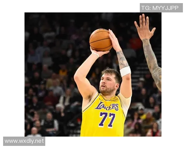 东契奇瘦身惊艳湖人场上亮相体态焕然一新